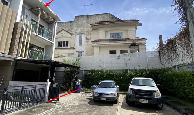 ขายทาวน์โฮม 3 ชั้น หมู่บ้านทาวน์ อเวนิว พระราม 2 PKK03-05025