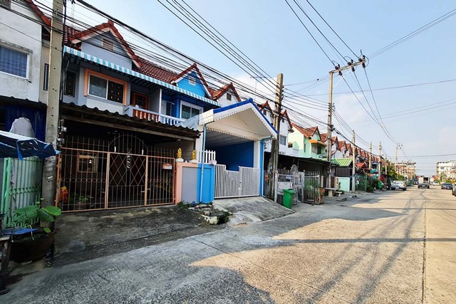 ขายทาวน์เฮ้าส์  หมู่บ้านบ้านบางบัวทอง นนทบุรี  (PTT00173)