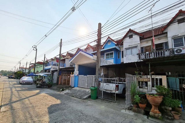 ขายทาวน์เฮ้าส์  หมู่บ้านบ้านบางบัวทอง นนทบุรี  (PTT00173)