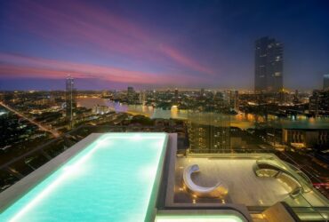 ขายดาวน์!! โครงการ ริธึ่ม เจริญกรุง พาวิลเลี่ยน RHYTHM CHAROENKRUNG PAVILLION คอนโดใหม่ใจกลางเมืองวิวแม่น้ำ ห้องมุม 3 ห้องนอน + 1 ห้องแม่บ้าน 135 ตร.ม. 24 ลบ.