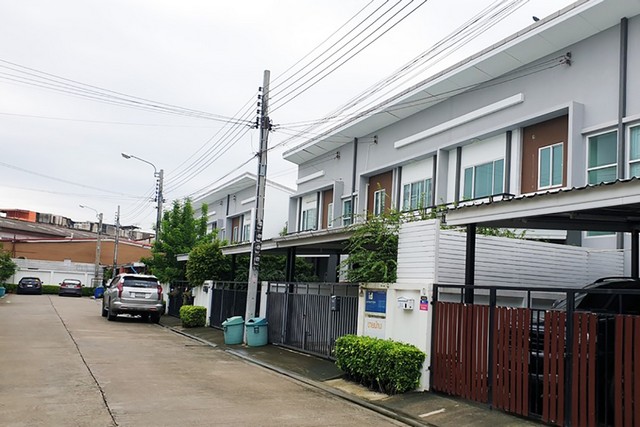 ขายทาวน์เฮ้าส์  หมู่บ้านไลโอ รัตนาธิเบศน์-เวสต์เกต นนทบุรี (PTT00264)