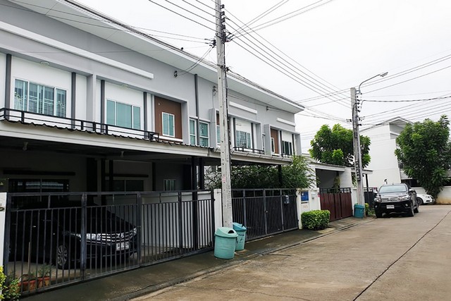 ขายทาวน์เฮ้าส์  หมู่บ้านไลโอ รัตนาธิเบศน์-เวสต์เกต นนทบุรี (PTT00264)