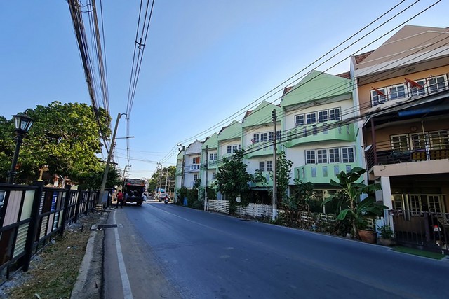 ขายทาวน์เฮ้าส์ หมู่บ้านดิ อิส ทาวน์โฮม ปทุมธานี (PTT12050)
