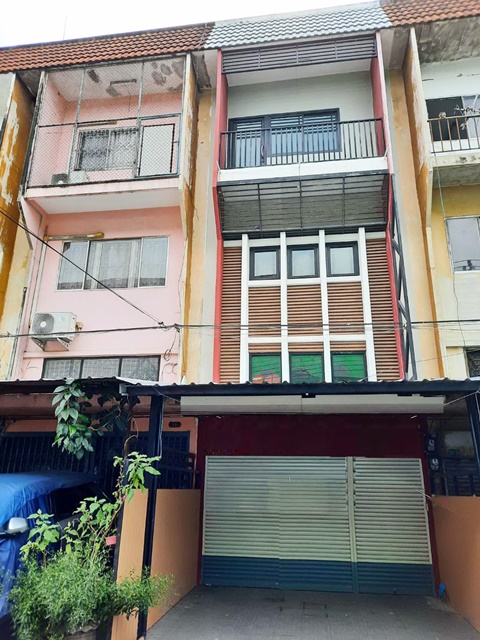 บางกอก เวิลด์‭ ‭รีโนเวท! ให้เช่าอาคารพาณิชย์ 3.5ชั้น สวนสยาม ถ.เสรีไทย73-81 18 ตรว. 220 ตรม.