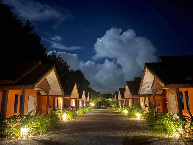 ขายรีสอร์ท ใกล้ตลาดสามย่าน อำเภอแกลง จังหวัดระยอง พร้อมดำเนินกิจการต่อได้เลย