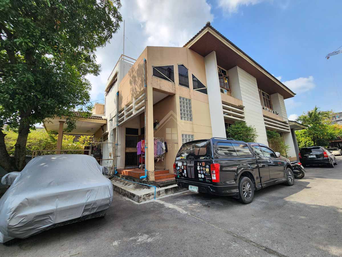 ที่ดินพร้อมสิ่งปลูกสร้างพื้นที่ 600 ตร.ว. ติดถนนจตุรทิศ-ดินแดง