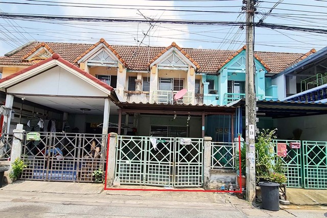 บ้านทาวน์เฮ้าส์ 2 ชั้น โครงการพูนสินธานี 3 ซอยเคหะร่มเกล้า 64 ลาดกระบัง PTT00303