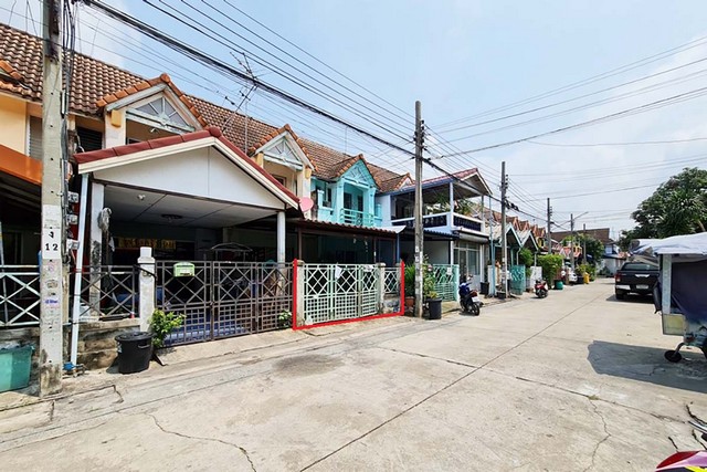 บ้านทาวน์เฮ้าส์ 2 ชั้น โครงการพูนสินธานี 3 ซอยเคหะร่มเกล้า 64 ลาดกระบัง PTT00303