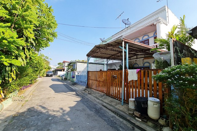ขายทาวน์เฮ้าส์ 2 ชั้น ถนนเพชรเกษม ย่านหนองแขม PTT12196