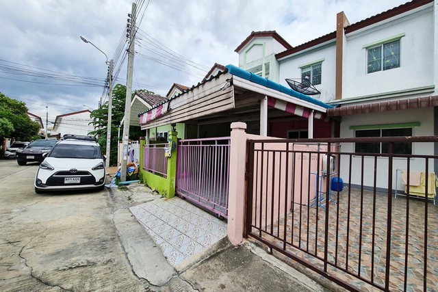ขายทาวน์เฮ้าส์ 2 ชั้น หมู่บ้านไลโอ ถนนสวัสดิการ 3 ย่านหนองแขม PTT12891