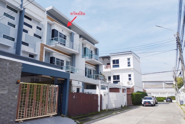 ขายทาวน์เฮ้าส์   หมู่บ้านเลอ เน็กซ์ตร้า ศรีนครินทร์  สมุทรปราการ (PKK03-04980)
