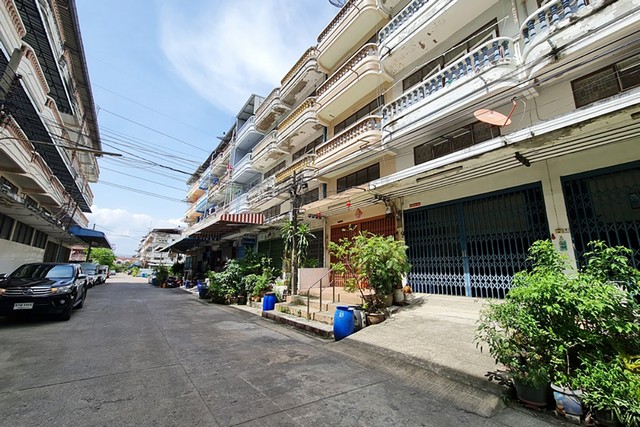 ขายอาคารพาณิชย์ 3 ชั้น ถนนประชาอุทิศ ราษฎร์บูรณะ PTT12487