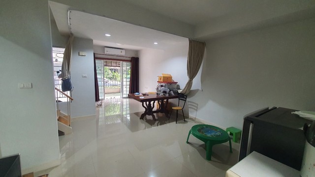 ขาย ทาวน์เฮ้าส์ หมู่บ้าน เดอะคัลเลอร์ พรีเมี่ยม ลำลูกกา คลอง 4 ปทุมธานี 17.5 ตารางวา