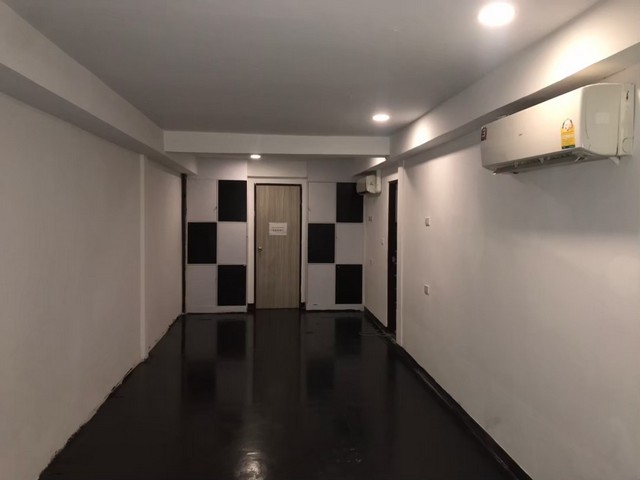 [F283]ทาวน์โฮม รีโนเวทต่อเติมเต็มพื้นที่  สุขุมวิท30 ใกล้ถนนใหญ่ ห่าง BTSพร้อมพงษ์ เพียง500เมตร