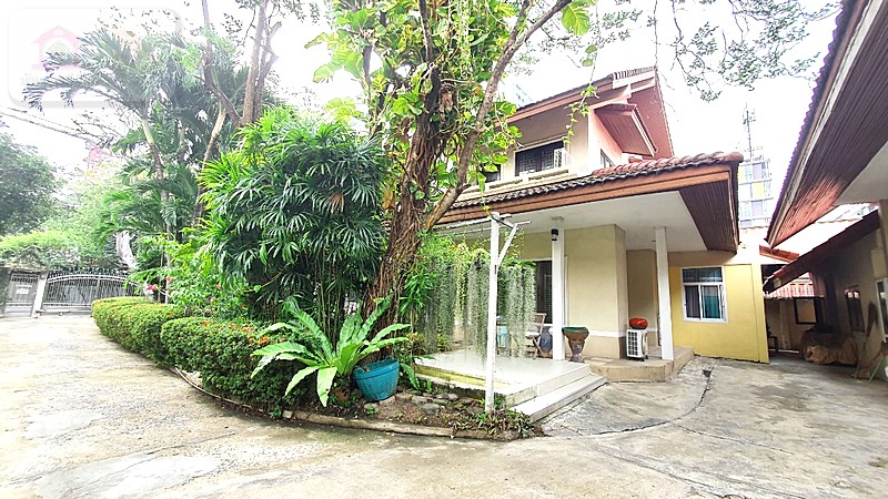 ขายที่ดินเปล่าพร้อมบ้านเดี่ยว 2หลัง  จอดรถได้ 12คัน ถนนเเจ้งวัฒนะ-ปากเกร็ด ปากเกร็ด นนทบุรี