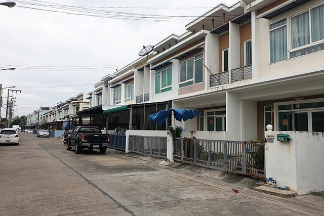 ขายทาวน์เฮ้าส์ 2 ชั้น หมู่บ้านเดอะสยาม สวนหลวง ร.9  PTT00035