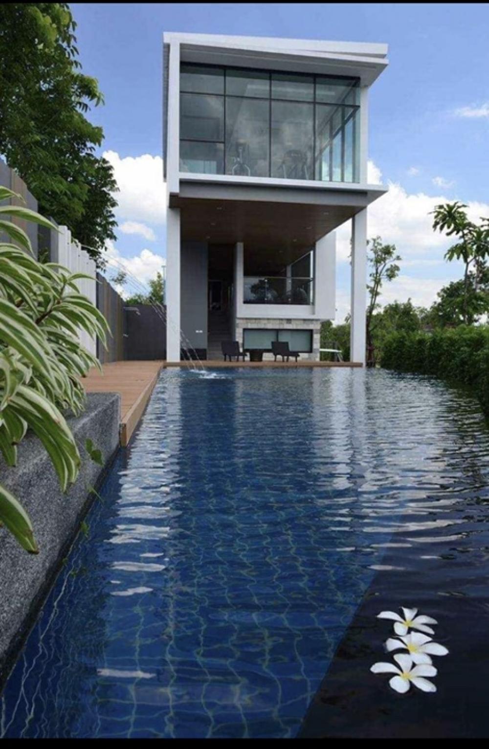 ให้เช่าบ้านเดี่ยวหรู 3 ชั้น 54 ตร.ว พื้นที่ใช้สอย 310ตร.ม 3ห้องนอน 5ห้องน้ำ เฟอร์ ถนนเฉลิมพระเกียรติ ร.9  ราคาเช่า 120,000 บ/ด
