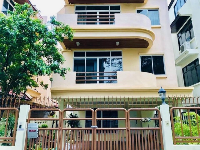 [H300]บ้านเดี่ยว 4  ชั้น  สุขุมวิท31  ใกล้ BTSพร้อมพงษ์ และMRT มักกะสัน  ใกล้เอ็มโพเรียม อโศก ตกแต่งพร้อมเฟอร์นิเจอร์