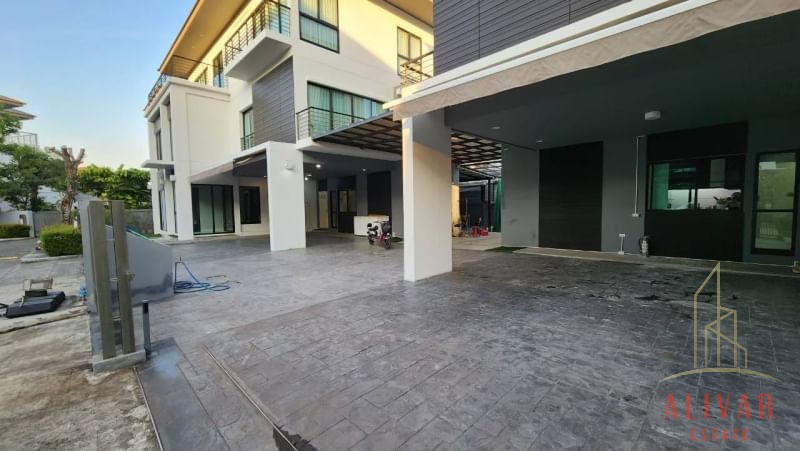 RH022923 ให้เช่าบ้านเดี่ยวสุดหรู โมเดิร์น 3 ชั้น Lumpini Suanluang Rama 9