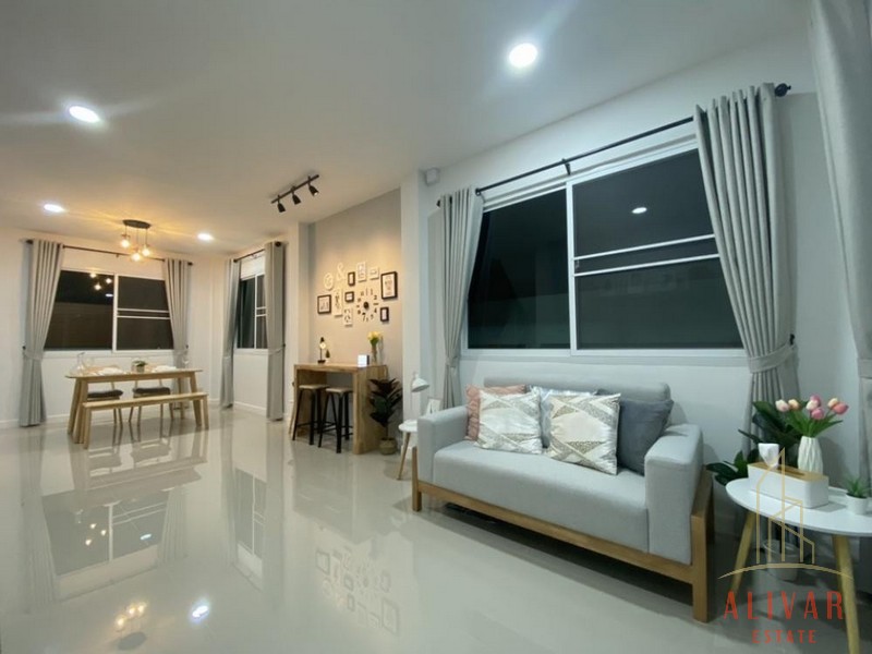 RH023123 ให้เช่า บ้านแฝด 2 ชั้น พร้อมเฟอร์นิเจอร์ ย่านรัชดาฯ-ลาดพร้าว