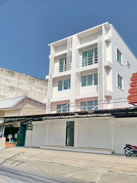 พระหฤทัยดอนเมือง เทคนิค ทางด่วนศรีสมาน 7-11 3.5 ชั้น ถ.สรงประภา คลีนิก 2คูหา 3น้ำ  6 คัน 80 ตรว. 920 ตรม.