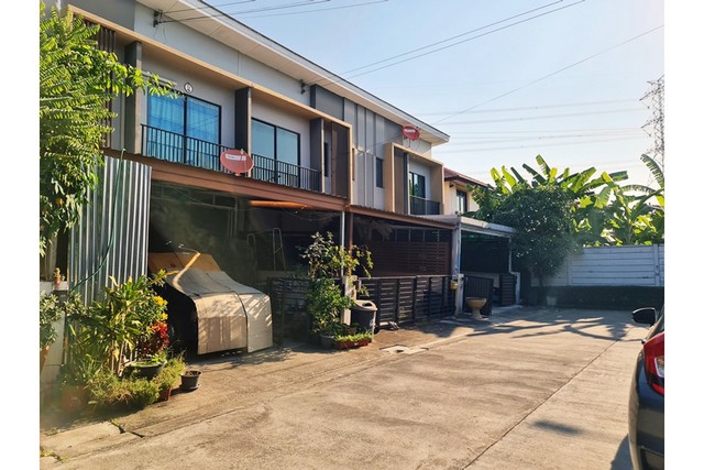 ขายทาวน์โฮม 2 ชั้น หมู่บ้านเดอะคอนเนค 27 ซ.เฉลิมพระเกียรติ ร.9 ซอย67 PTT00251