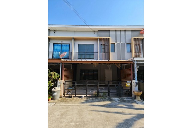 ขายทาวน์โฮม 2 ชั้น หมู่บ้านเดอะคอนเนค 27 ซ.เฉลิมพระเกียรติ ร.9 ซอย67 PTT00251