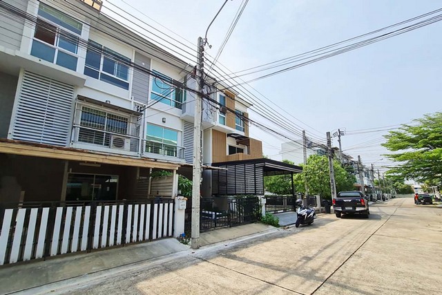 ขายทาวน์โฮม 3 ชั้น หมู่บ้าน เดอะ เมโทร พระราม 9 PTT00299