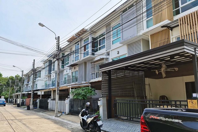 ขายทาวน์โฮม 3 ชั้น หมู่บ้าน เดอะ เมโทร พระราม 9 PTT00299