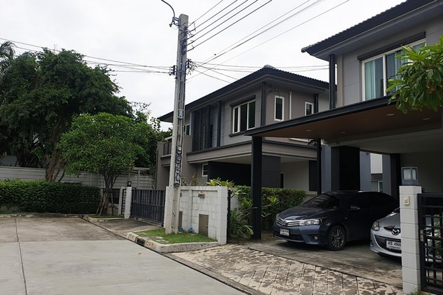 ขายบ้านเดี่ยว หลังมุมใน หมู่บ้านเดอะเซนโทร ศรีนครินทร์-บางนา ซอยเฉลิมพระเกียรติ 28 PTT00219