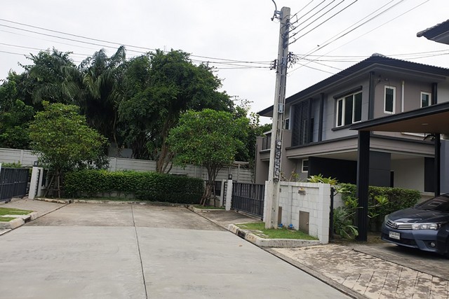 ขายบ้านเดี่ยว หลังมุมใน หมู่บ้านเดอะเซนโทร ศรีนครินทร์-บางนา ซอยเฉลิมพระเกียรติ 28 PTT00219
