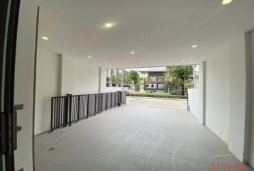 RH023723 ให้เช่า ทาวน์โฮม 4.5 ชั้น SHO Phatthanakan 32