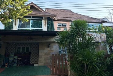 บ้านเดี่ยวสวยสวย70ตรว. 4นอน3น้ำจอดรถในบ้าน2คัน หน้าบ้าน3คัน ไม่มีปัญหาเรื่องที่จอดรถแน่นอนถนนเกษตรนวมิทร์ เลียบทางด่วน