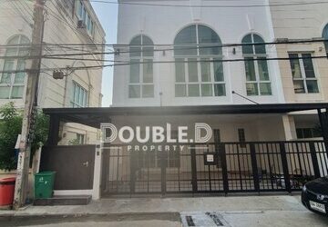 ทาวน์โฮม 3.5 ชั้น ลาดพร้าววังหิน 76 ขายราคา 11 ล้านบาท ติดต่อ 082-626-8246