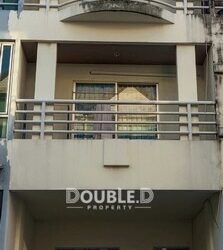 ทาวน์โฮม 3 ชั้น ทาวน์อินทาวน์ ซอย 19 ขาย 4.2 ล้านบาท Tel : 082-626-8246