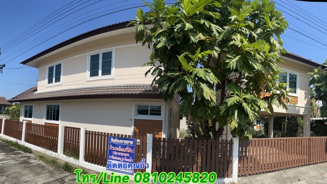 ขายบ้านเดี่ยว 2 ชั้น โครงการรีสอร์ทริมน้ำ  อำเภอเมือง จังหวัดลำพูน 2.8 ล้านบาท  4 ห้องนอน 3 ห้องน้ำ (มีอ่างอาบน้ำ 1 ห้อง) 1 ครัว 1 ห้องโถง  2 ที่จอดรถ