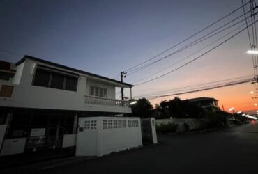[H309]บ้าน หลังมุม หมู่บ้านชุมชนเภสัช รามอินทรา67 เข้าออกได้หลายเส้นทาง ทั้ง รามอินทรา วัชรพล และเลียบทางด่วน ใกล้รถไฟฟ้าสายสีชมพู ทางด่วน