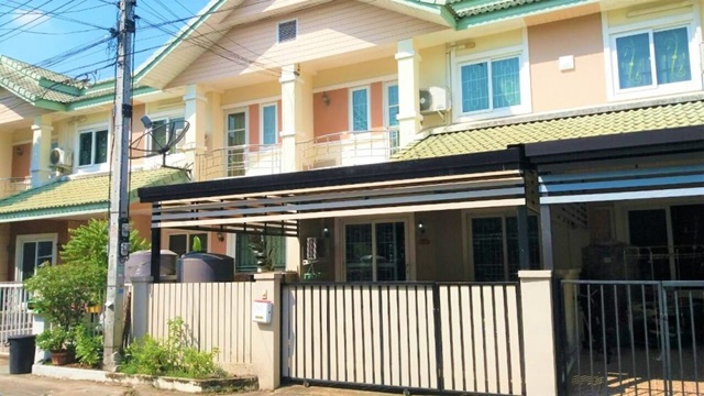ตลาดรุ่งโรจน์  โลตัส คลอง4 7-11รีโนเวทใหม่ ใหม่ 2 ชั้น  24 ตร.วา 190 ตรม. กว้าง 6 เมตร ให้เช่า-ขาย ทาวน์โฮม 3นอน 3น้ำ