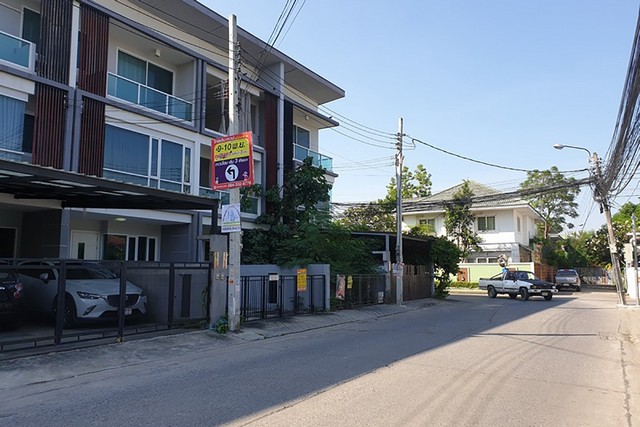 ขายทาวน์โฮม 3 ชั้น หมู่บ้านดิไซบอกซ์ ซอยประเสริฐมนูกิจ 48 PTT11999