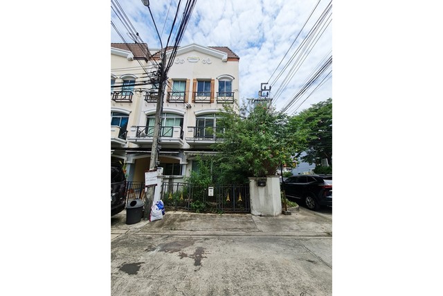 ขายทาวน์โฮม 3 ชั้น หมู่บ้านบ้านกลางเมือง พระราม9-รามคำแหง PTT00028
