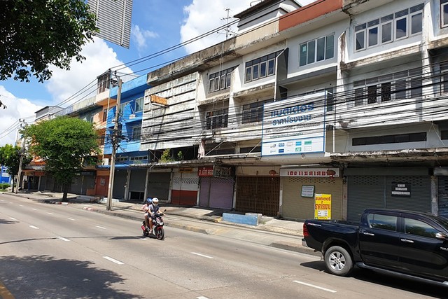 ขายอาคารพาณิชย์ 3 ชั้น ติดถนนนวมินทร์ ทำเลดี PTT00105