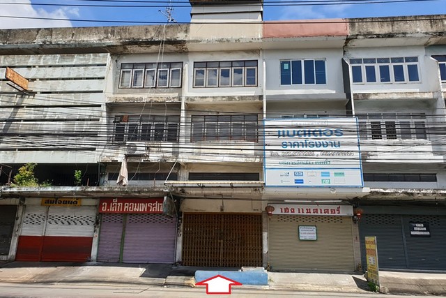 ขายอาคารพาณิชย์ 3 ชั้น ติดถนนนวมินทร์ ทำเลดี PTT00105
