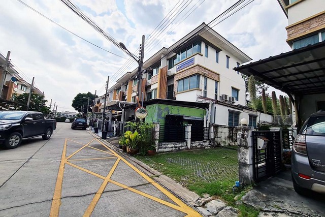 ขายทาวน์เฮ้าส์ 3 ชั้น โครงการทาวน์พลัส ลาดพร้าว 101 PTT12773