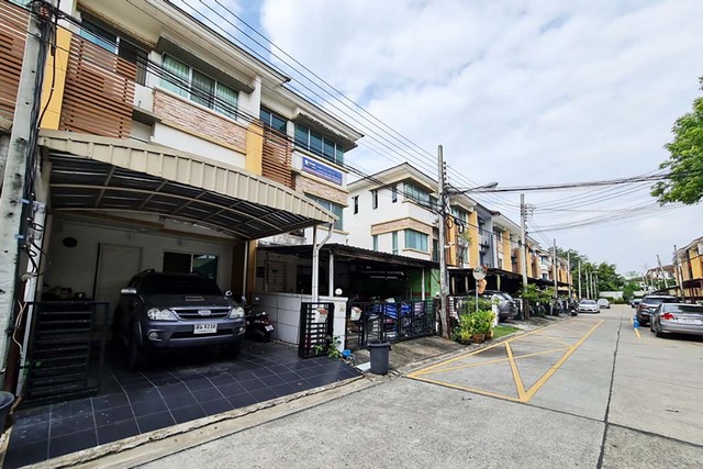 ขายทาวน์เฮ้าส์ 3 ชั้น โครงการทาวน์พลัส ลาดพร้าว 101 PTT12773