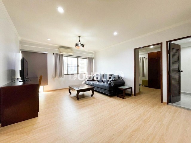 Saranjai Mansion 2 bedrooms BTS nana sale 7.9 mb Tel : 082-626-8246