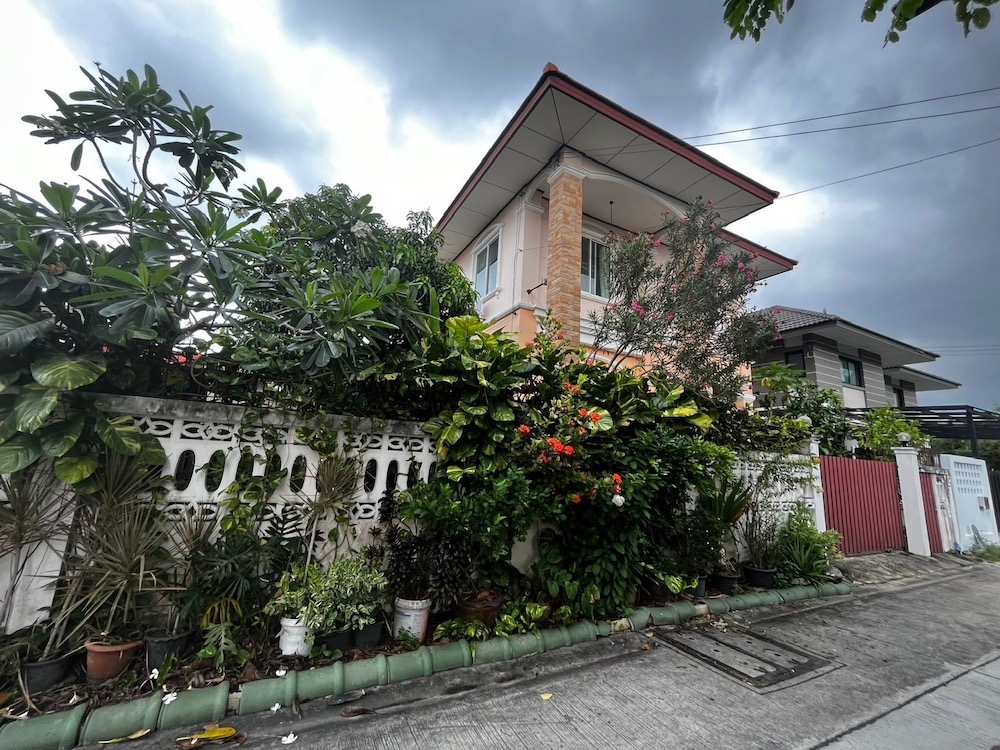 ขายบ้านเดี่ยว ด่วนสุดๆ ที่ดินข้างบ้านเยอะมาก จัดสวนได้ หรือสามารถต่อเติมห้องได้ สมุทรปราการ.