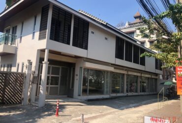RB023023 ให้เช่า อาคารพาณิชย์ 2 ชั้น บนเนื้อที่ 206  ตร.ว. ริมถนนเจริญราษฎร์
