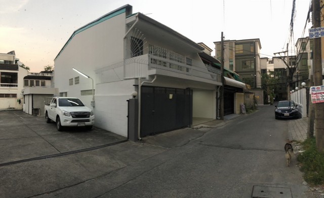 [H321]บ้านว่างให้เช่า ทาวน์เฮ้าส์ 2 ชั้น ซอยเจริญมิตร ปรีดีพนมยงค์ 25 สามารถทะลุออก เอกมัย10 เดินทางสะดวก