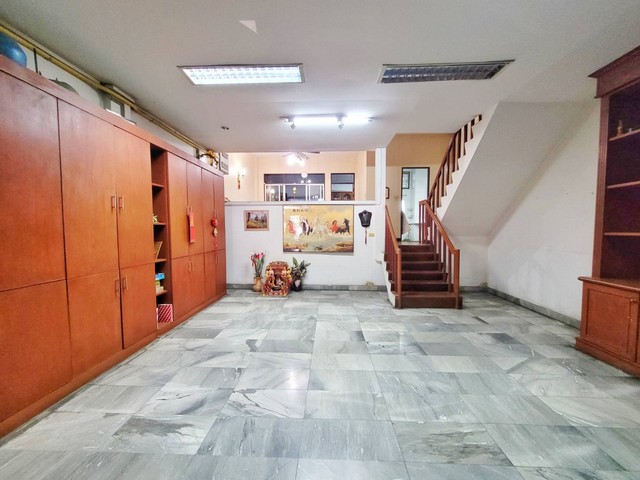 บ้านทาวน์โฮม/โฮมออฟฟิศ 3ชั้นให้เช่า ใกล้ MRT สุทธิสาร ซ.20มิถุนา แยก5 ราคาคุยได้