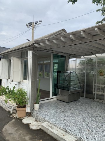พื้นที่ให้เช่าเปิดหน้าร้าน 40 ตรม. สนามฟุตบอล PSC (พรรษกาล Sport Center) มีที่จอดรถ ลาดพร้าว101